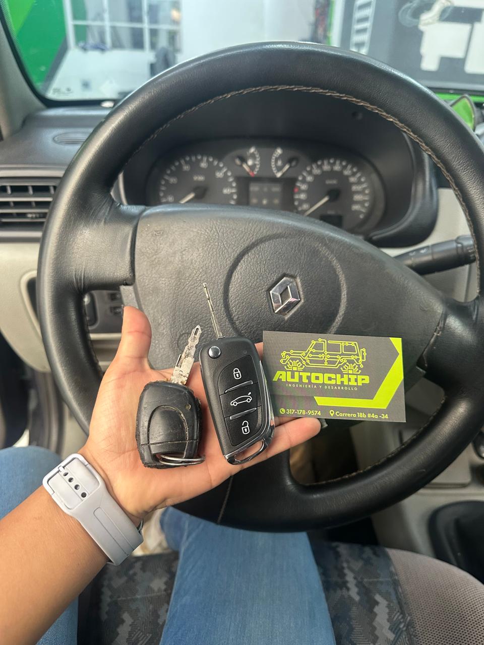Renault Clio - Copia y modernización de llave - AUTOCHIP Bogotá